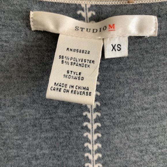 Studio M Size XS Black Faux Wrap Dress 3/4 Sleeve Fluer De Lis Style Print - Picture 3 of 8